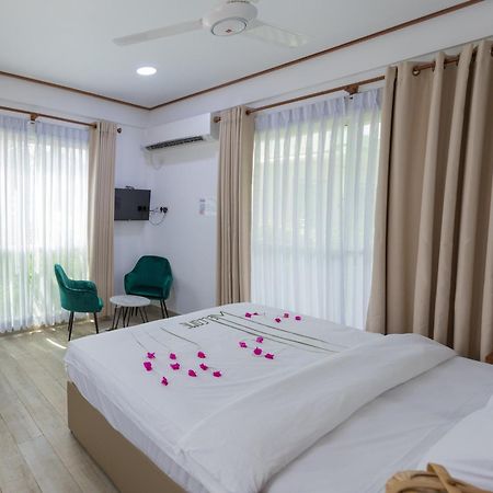 Nihaali Maldives Hotel Kudarikilu Ngoại thất bức ảnh