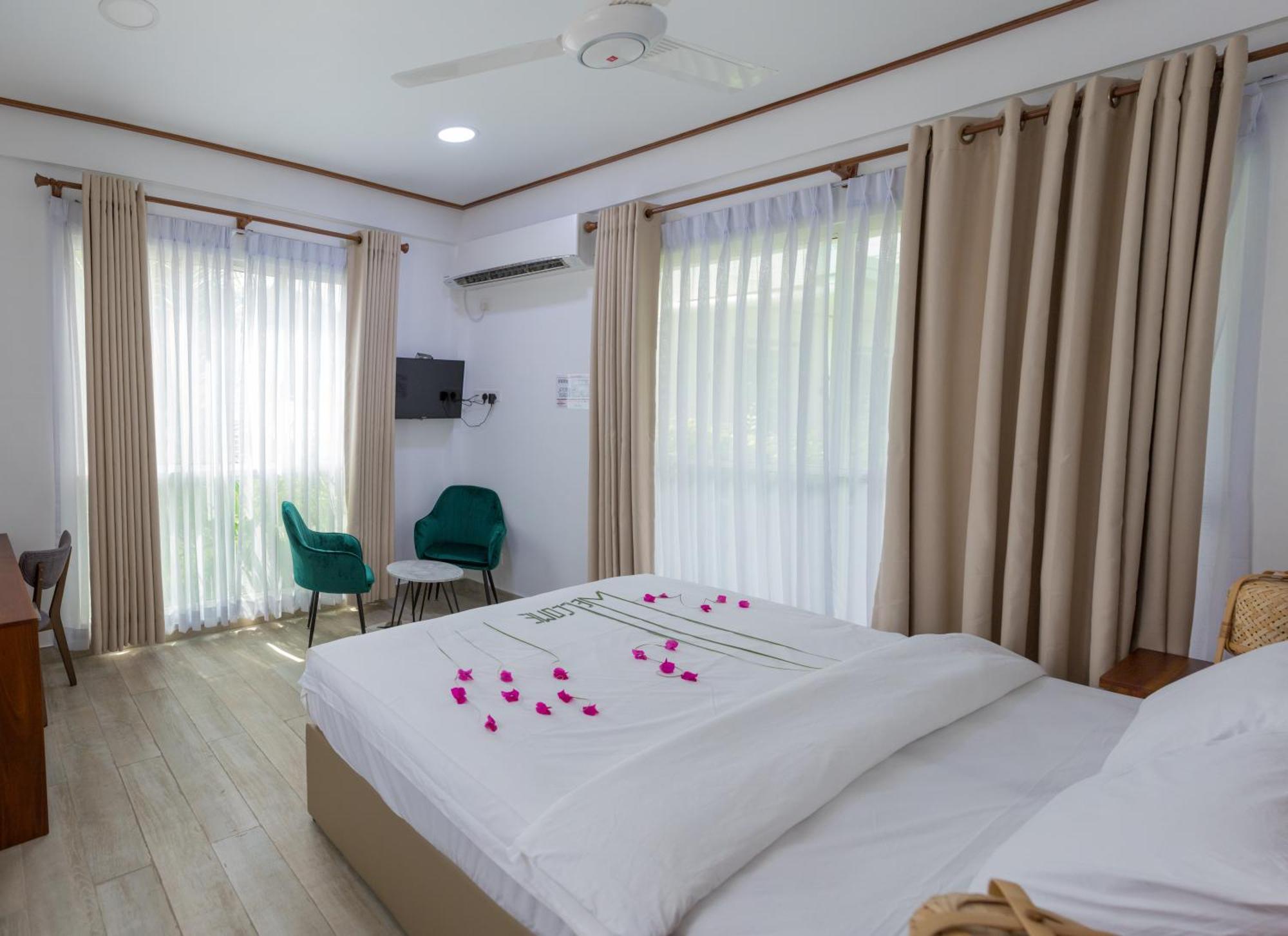 Nihaali Maldives Hotel Kudarikilu Ngoại thất bức ảnh